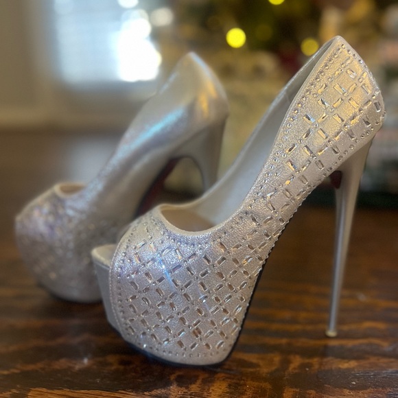 Silver High Heels 👠 - Picture 1 of 7